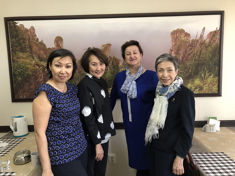 Катя, Ирина, Альвина, Капалина. Ротари хосты в Якутске. Katya, Irina, Alvina, Kapalina. Rotary hosts in Yakutsk.