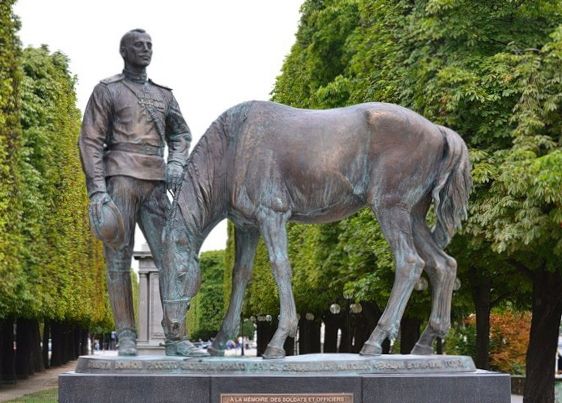 The Memorial in Paris to the Russian Expeditionary Force was sculpted by Vladimir Surovtsev and inaugurated on 21 June 2011 by President Putin and Prime Minister Francois Fillon. It is on the bank of the Seine, near the Grand Palais.